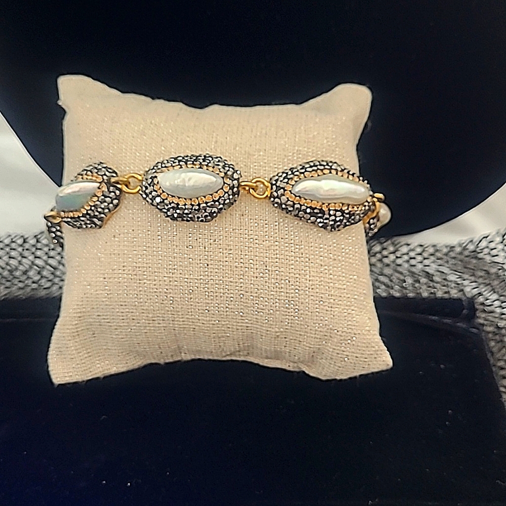 Genuine Natural Blister Pearl & Swarovski crystals luxury bracelet ♥️